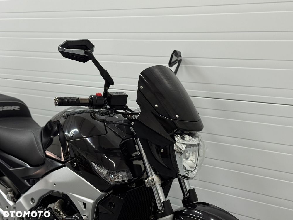 Suzuki GSR - 9