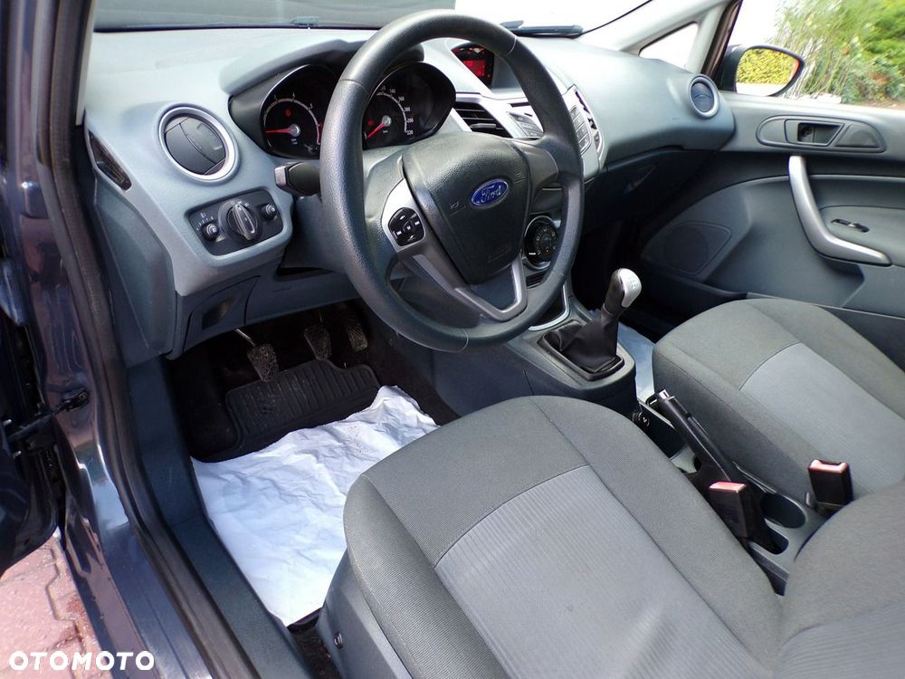 Ford Fiesta - 25