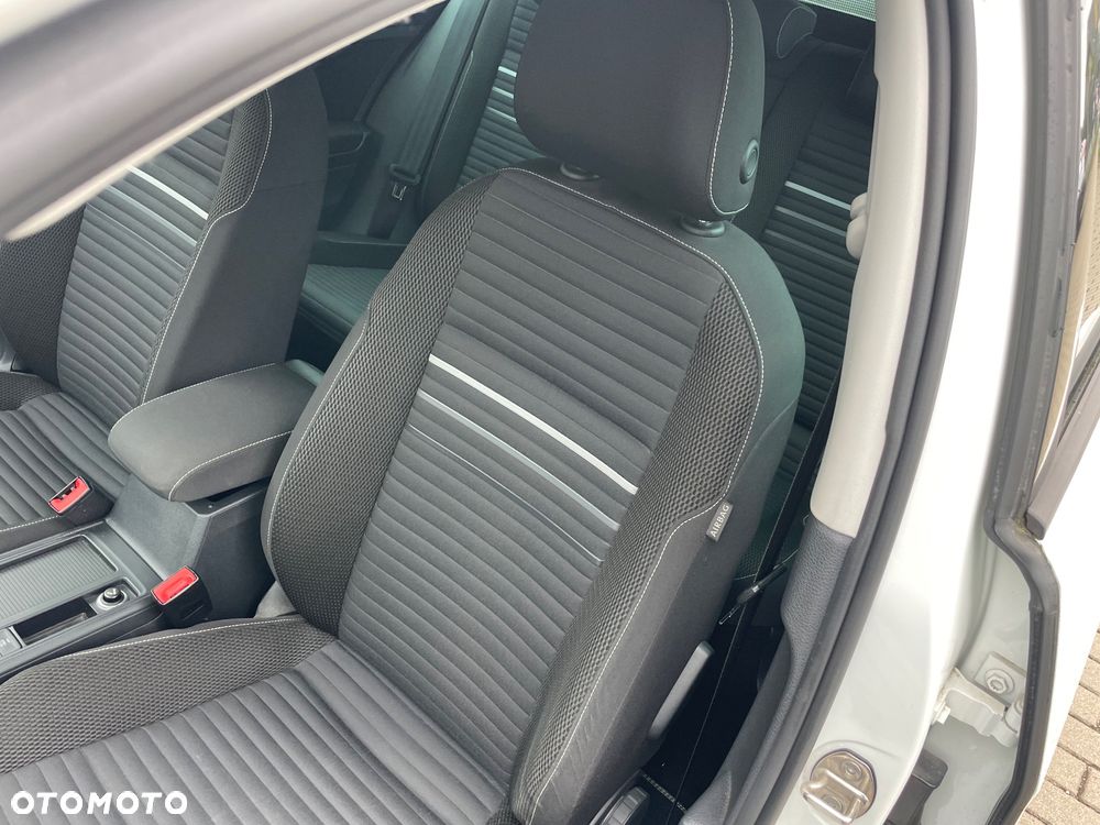 Volkswagen Golf 1.6 TDI BlueMotion Technology Cup - 24