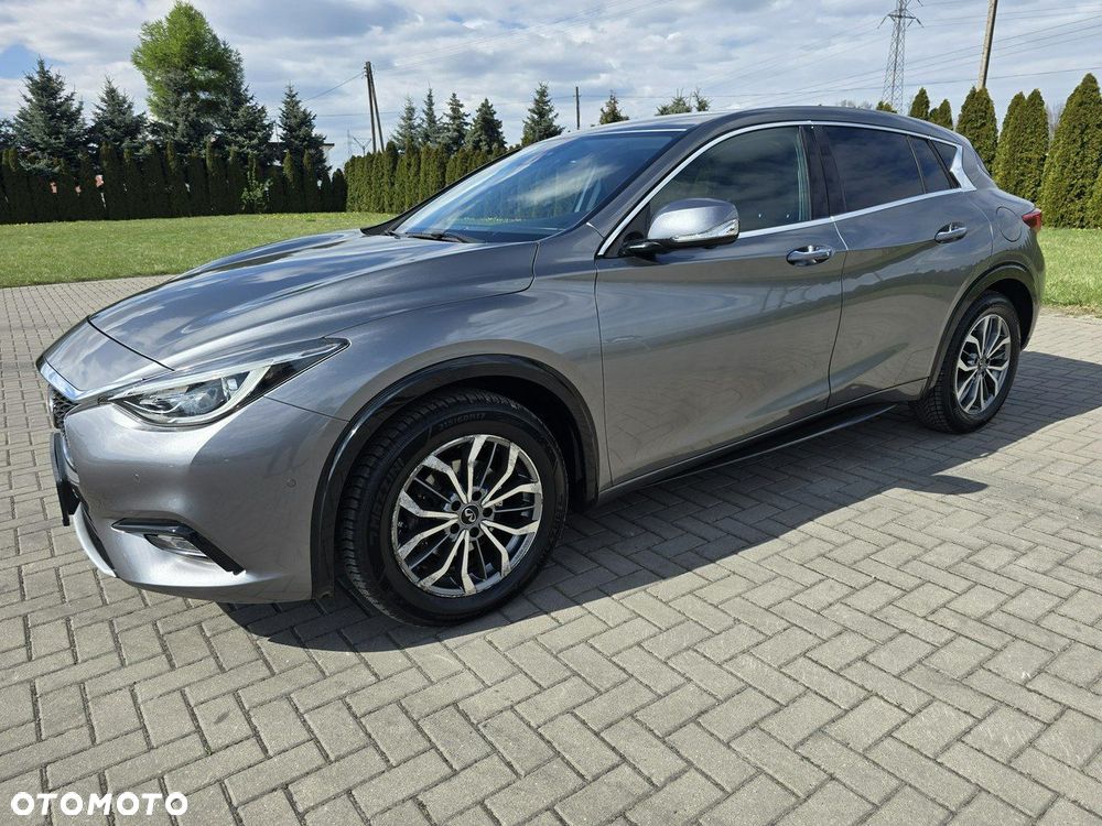 Infiniti Q30 - 7
