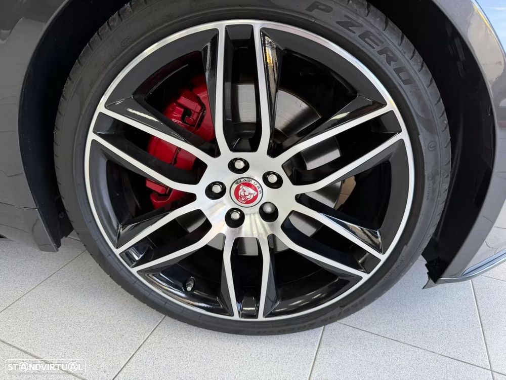 Jaguar F-Type 2.0 i4 Chequered Flag - 27