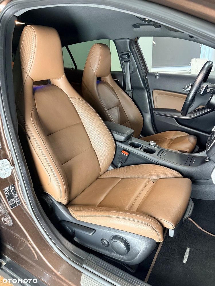 Mercedes-Benz GLA 250 4Matic 7G-DCT Activity Edition - 38