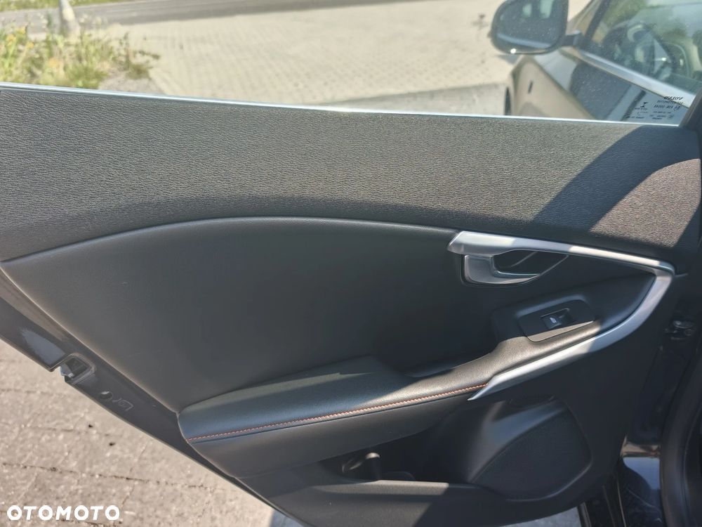 Volvo V40 - 16