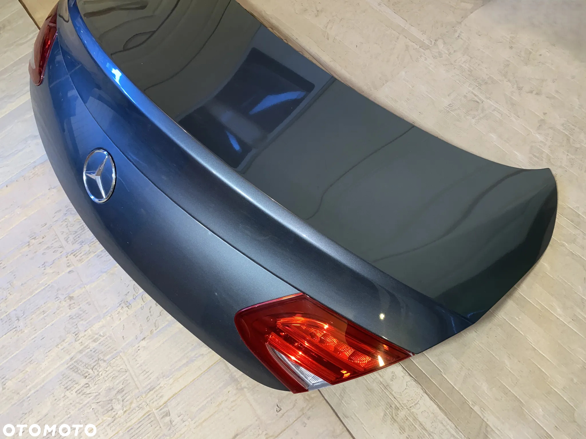 Klapa bagażnika Mercedes C-Klasa W205 coupe cabrio 2015r kolor 992 OE - 3