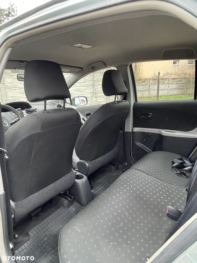 Toyota Yaris 1.3 Terra - 12