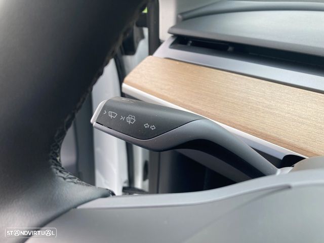 Tesla Model Y Long Range Dual Motor AWD - 17