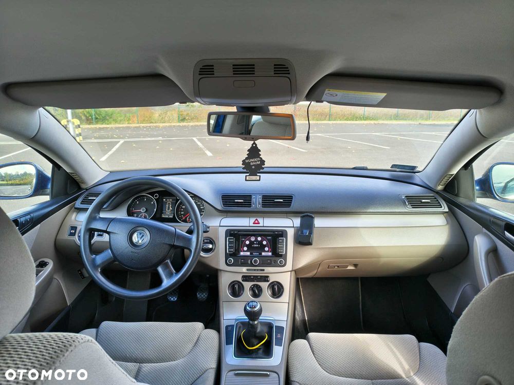 Volkswagen Passat - 4
