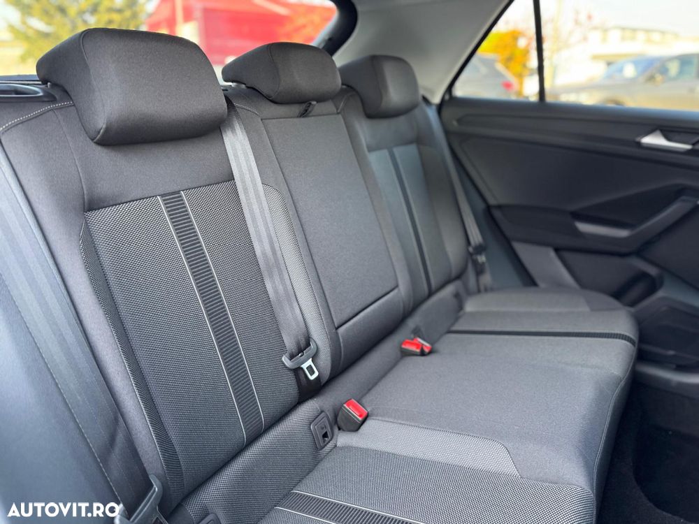 Volkswagen T-Roc - 11