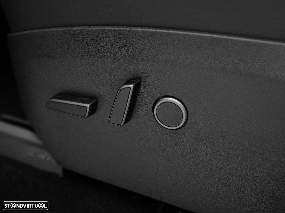 Tesla Model Y Long Range Dual Motor AWD - 18