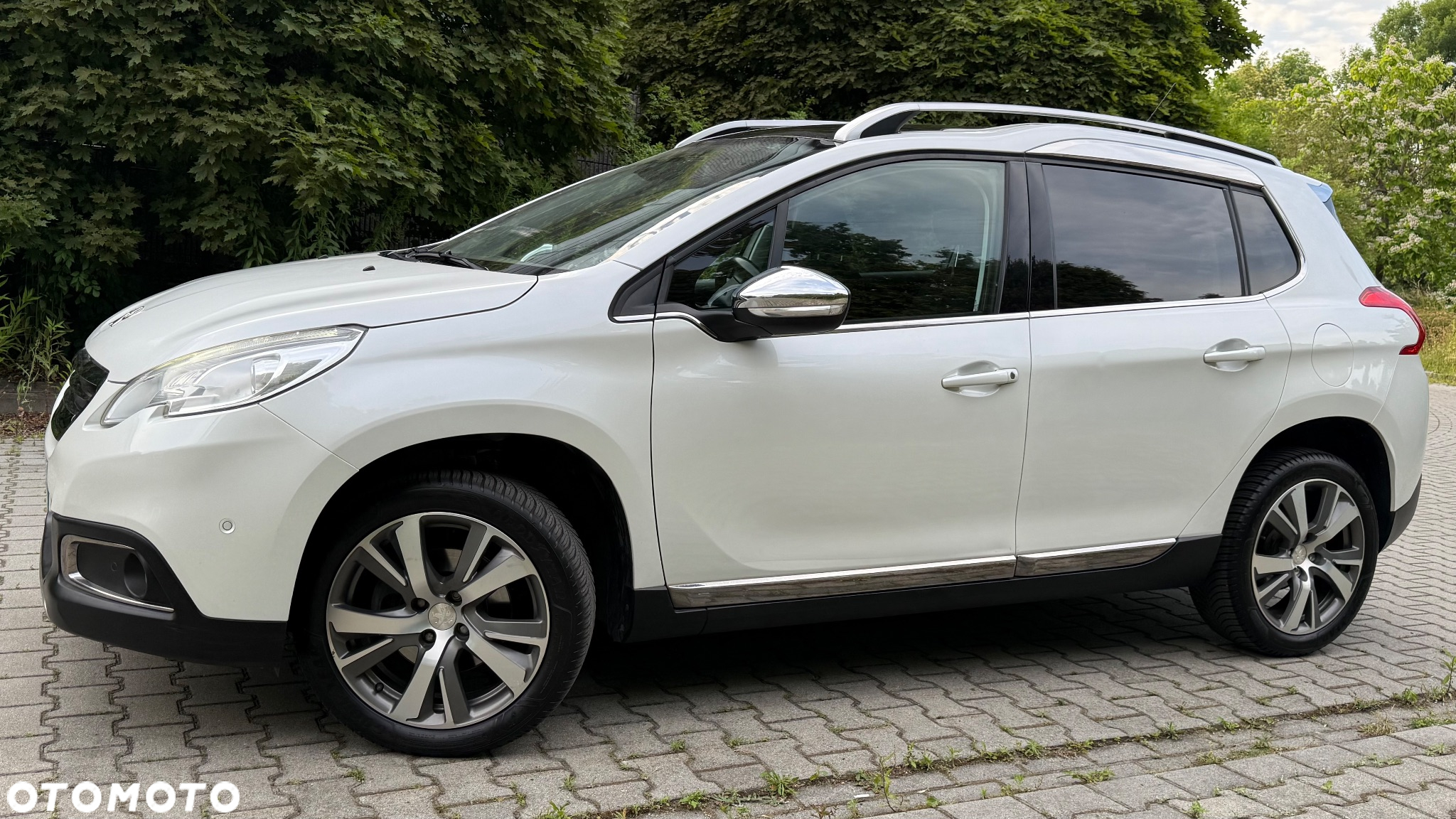 Peugeot 2008 1.6 BlueHDi Allure S&S - 34
