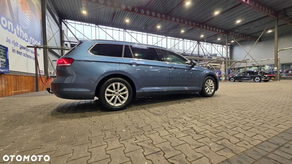 Volkswagen Passat - 15