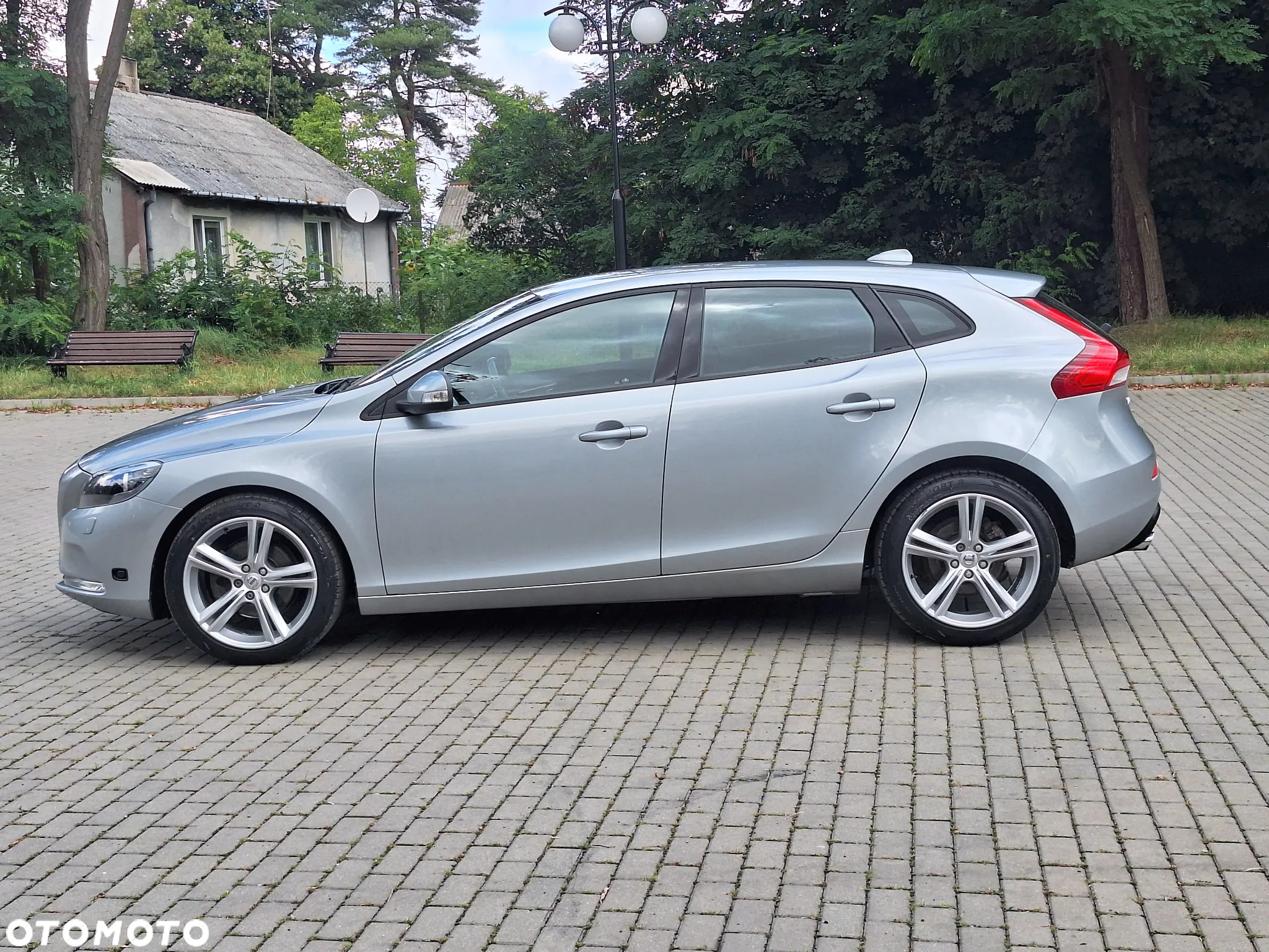 Volvo V40 T2 Momentum - 14