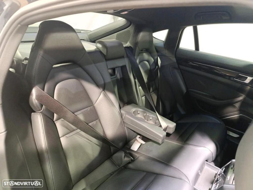 Porsche Panamera 4 E-Hybrid - 5