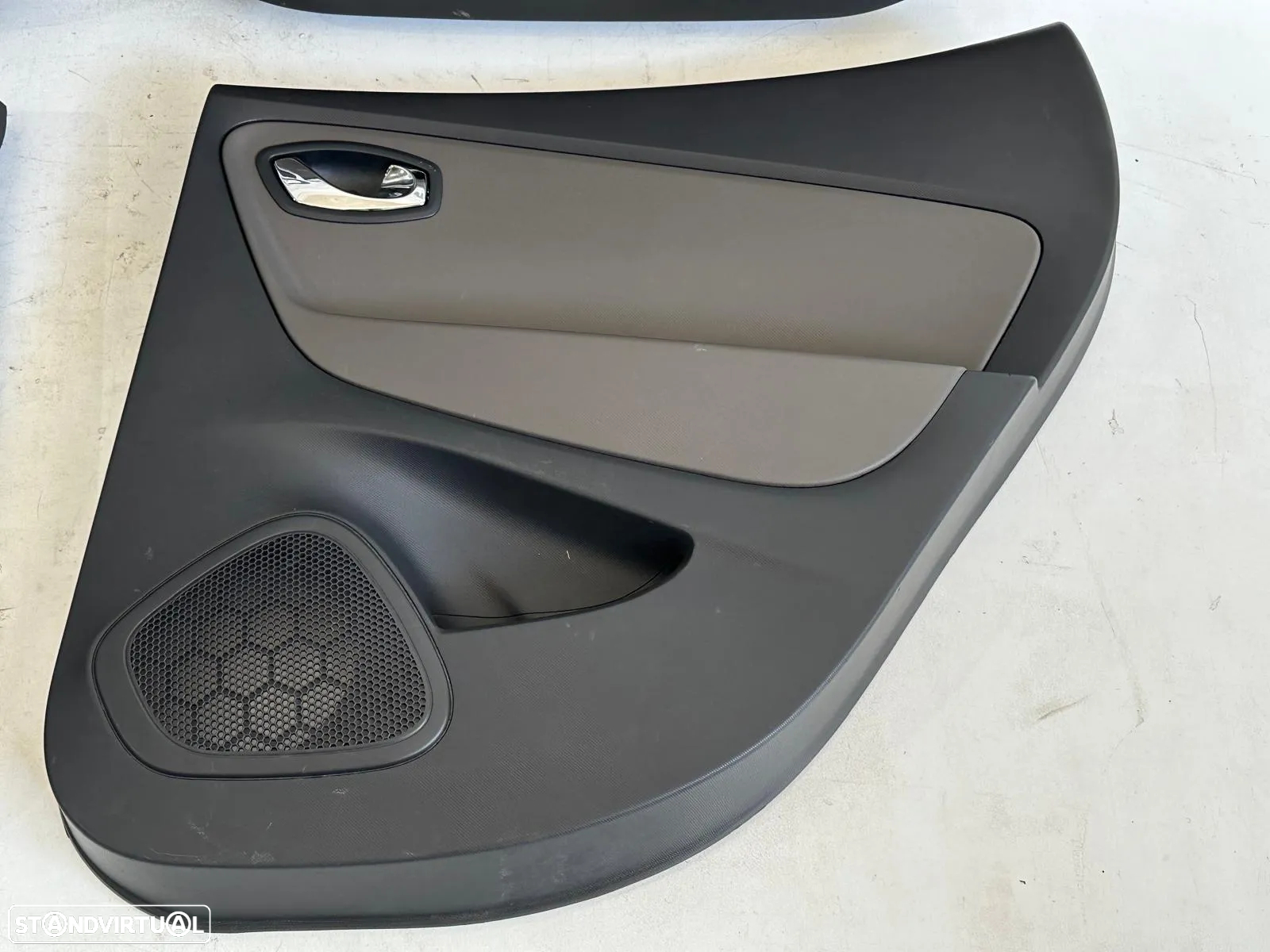 Farda / Quartela Frente / Trás Direita / Esquerda - Renault Captur (2015) - 4