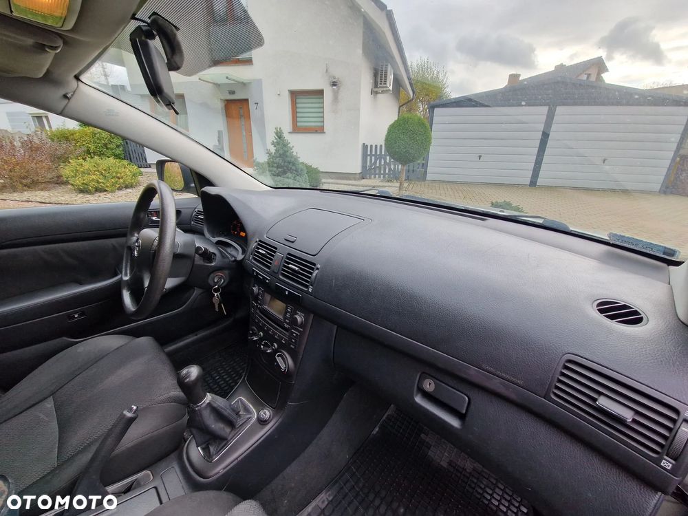 Toyota Avensis 1.6 VVT-i Terra - 11