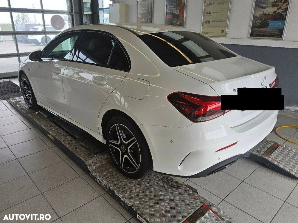 Mercedes-Benz A 250 e Sedan 8G-DCT Lim. AMG Line Advanced - 3