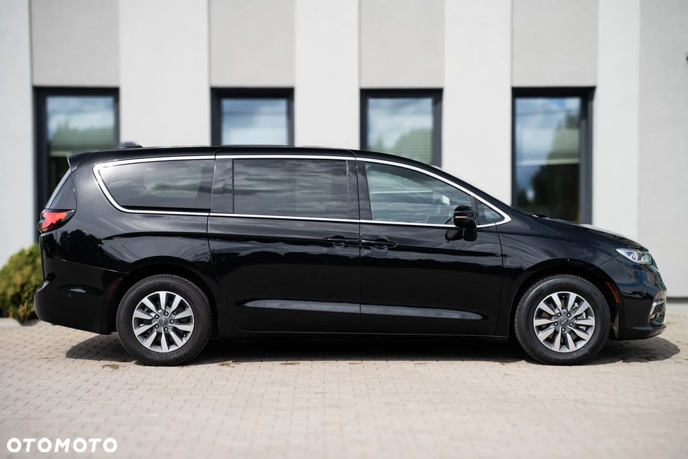 Chrysler Pacifica - 3