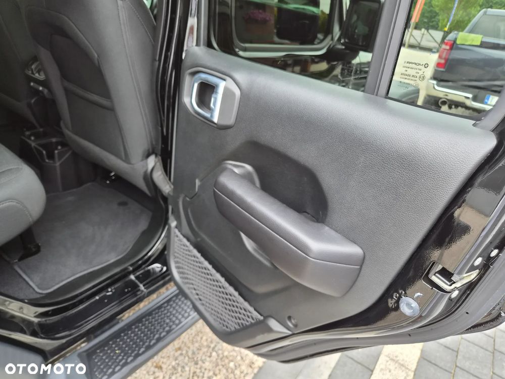 Jeep Wrangler - 23