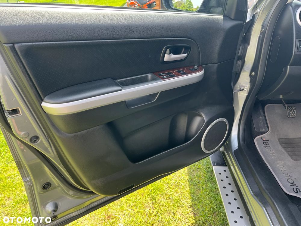 Suzuki Grand Vitara 2.0 De luxe - 11