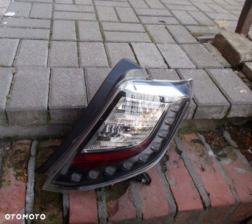 TOYOTA YARIS III HYBRID LAMPA TYLNA PRAWA LED EUROPA! - 1