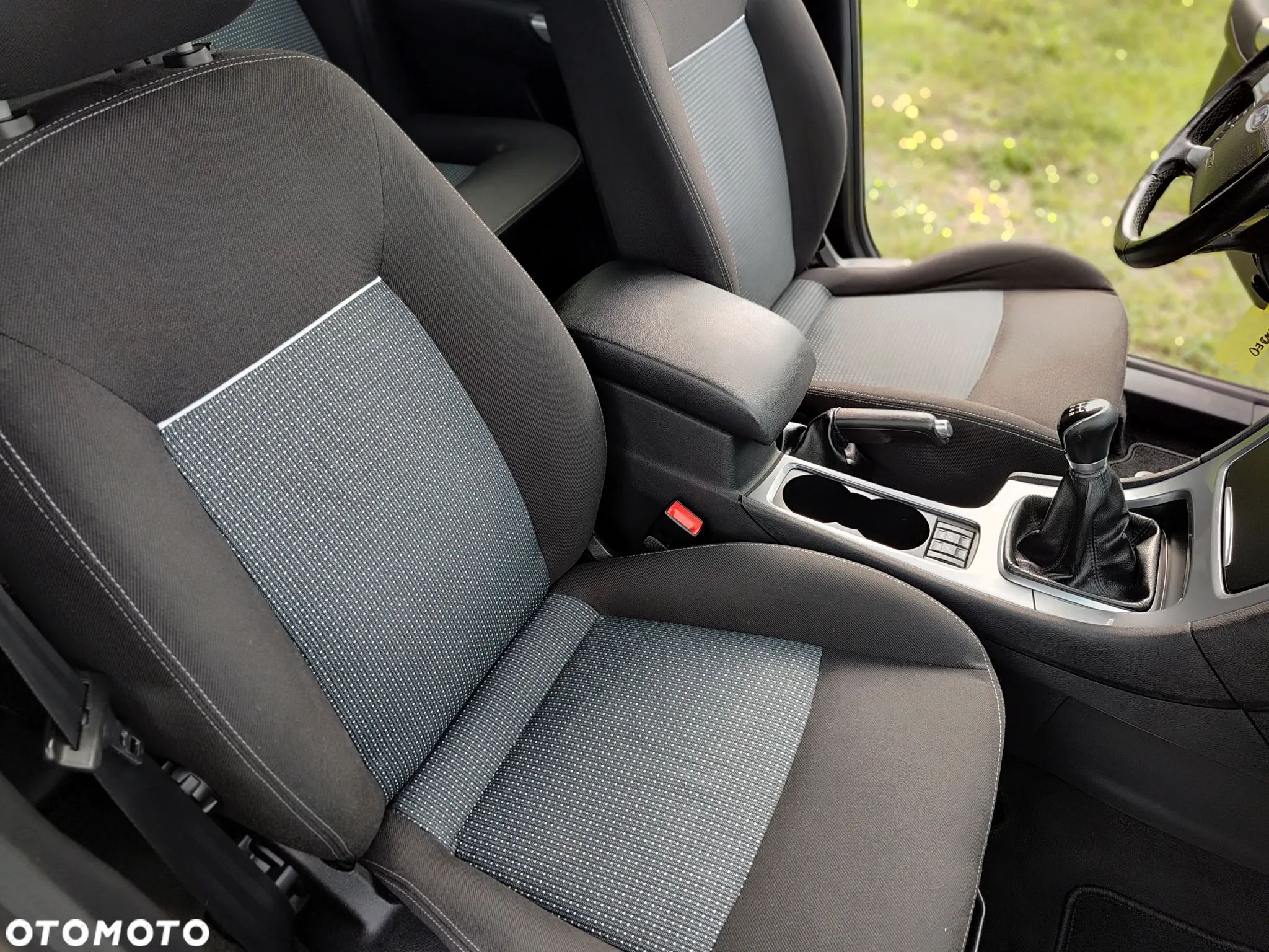 Ford Mondeo 1.6 Ambiente - 26