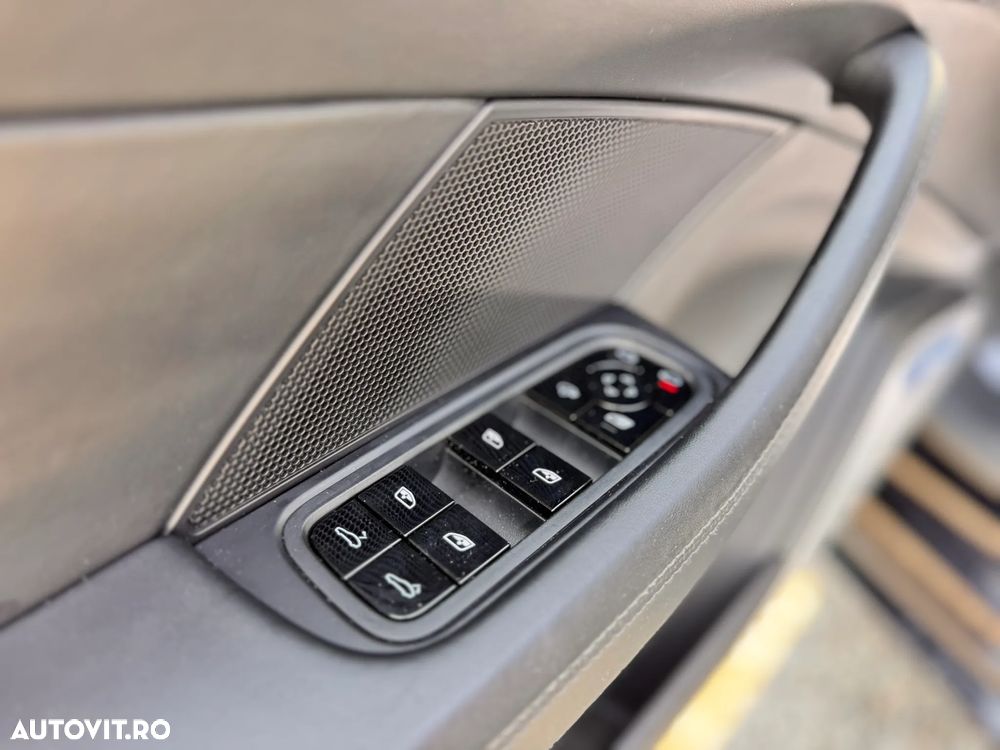 Porsche Panamera 4S Sport Turismo - 18