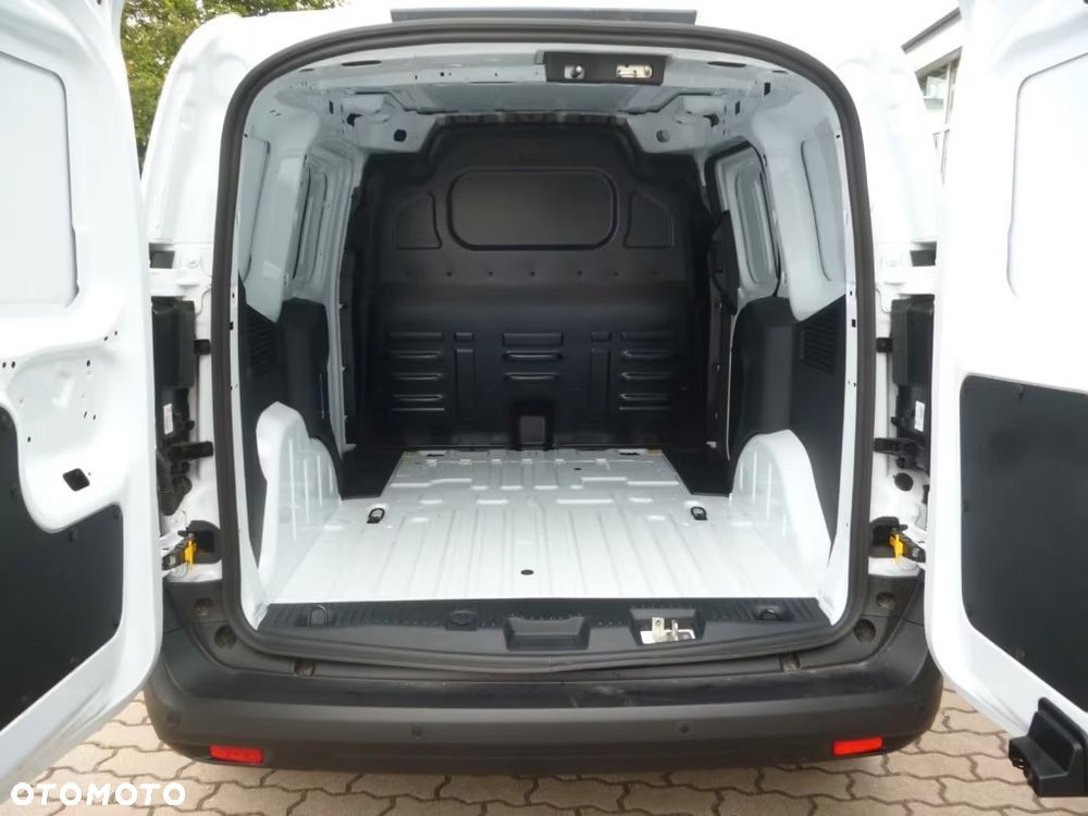 Ford Transit Courier - 8
