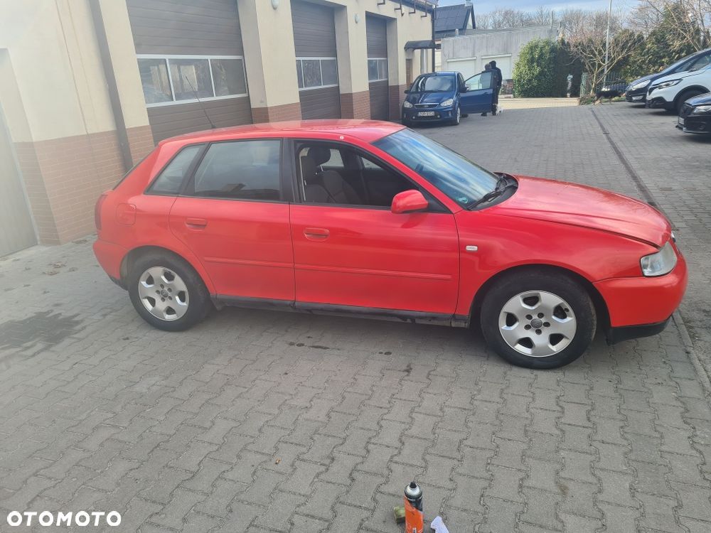 Audi A3 3-drzwiowe 1.6 Attraction - 2