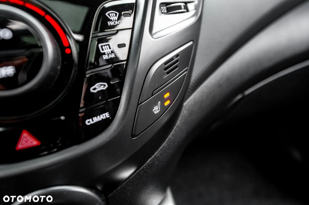 Hyundai Veloster 1.6 Turbo Premium - 26