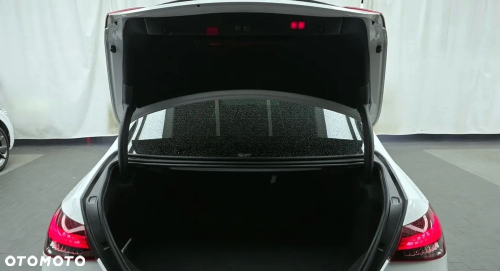 Mercedes-Benz Klasa E 300 9G-TRONIC - 17