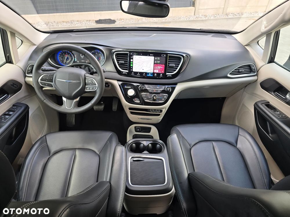 Chrysler Pacifica - 17
