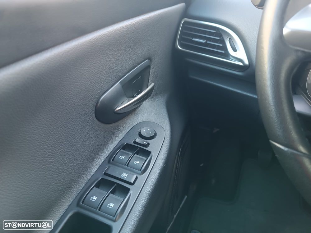 Lancia Ypsilon 1.2 S&S Urban - 17