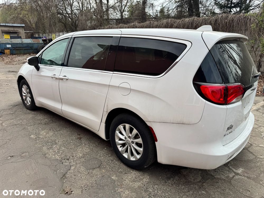 Chrysler Pacifica - 4