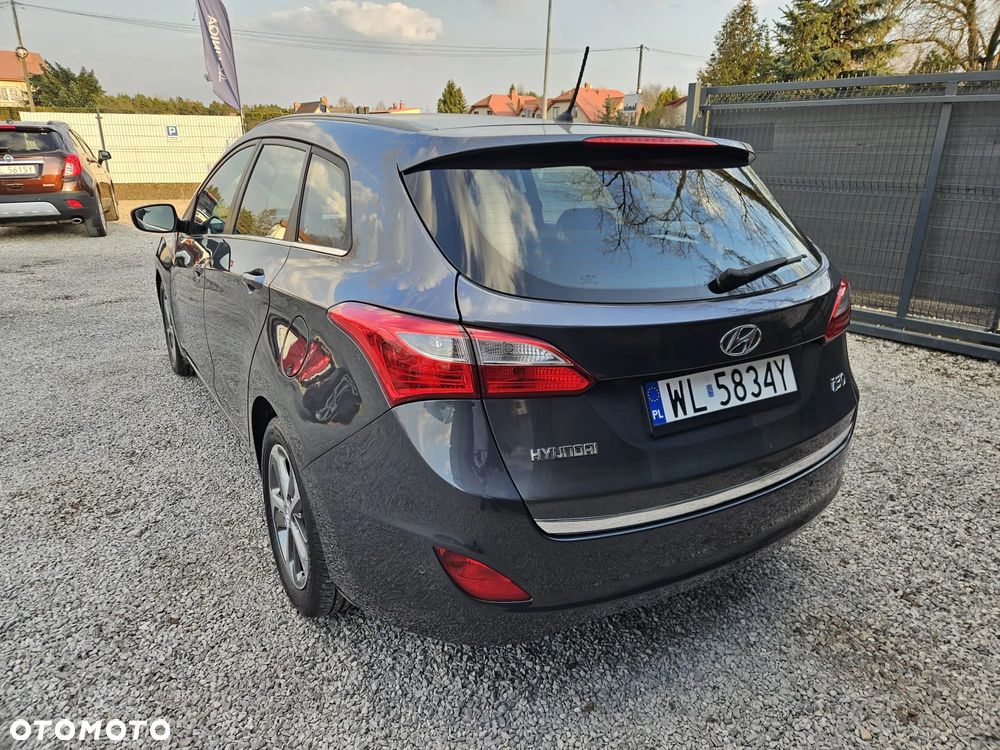 Hyundai i30 blue Kombi 1.6 CRDi Style - 9