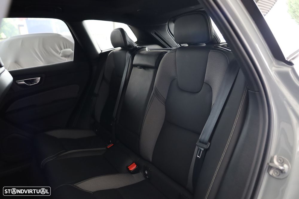 Volvo XC 60 2.0 T6 PHEV Black Edition AWD - 12