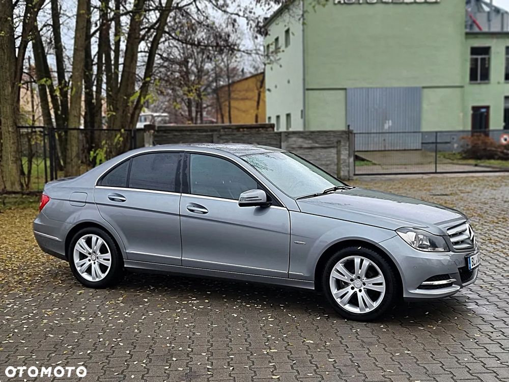 Mercedes-Benz Klasa C 180 CGI BlueEFFICIENCY Avantgarde - 10