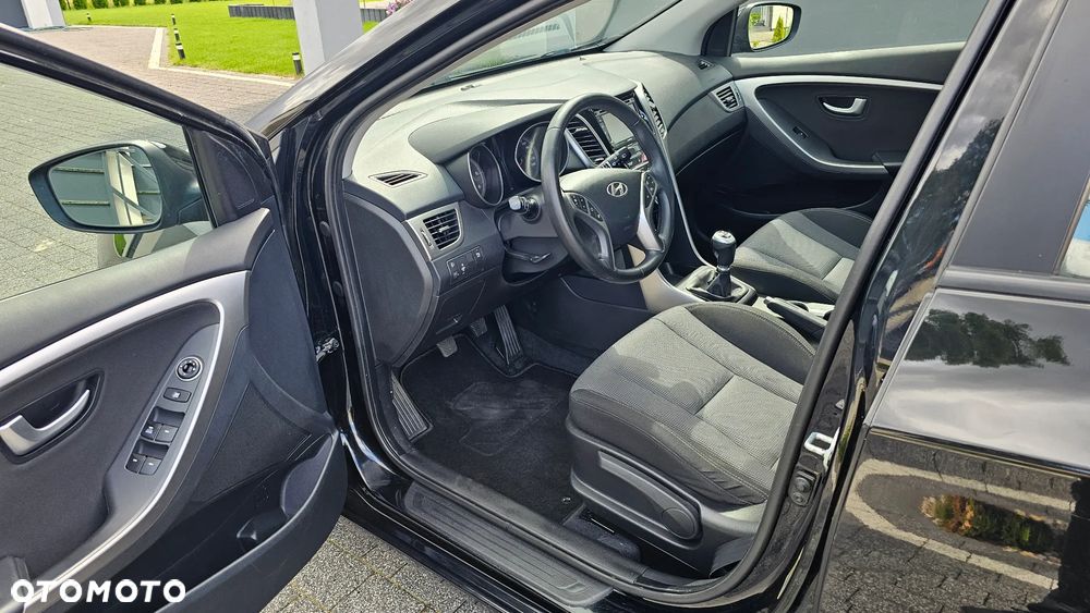 Hyundai i30 blue 1.6 CRDi Trend - 9