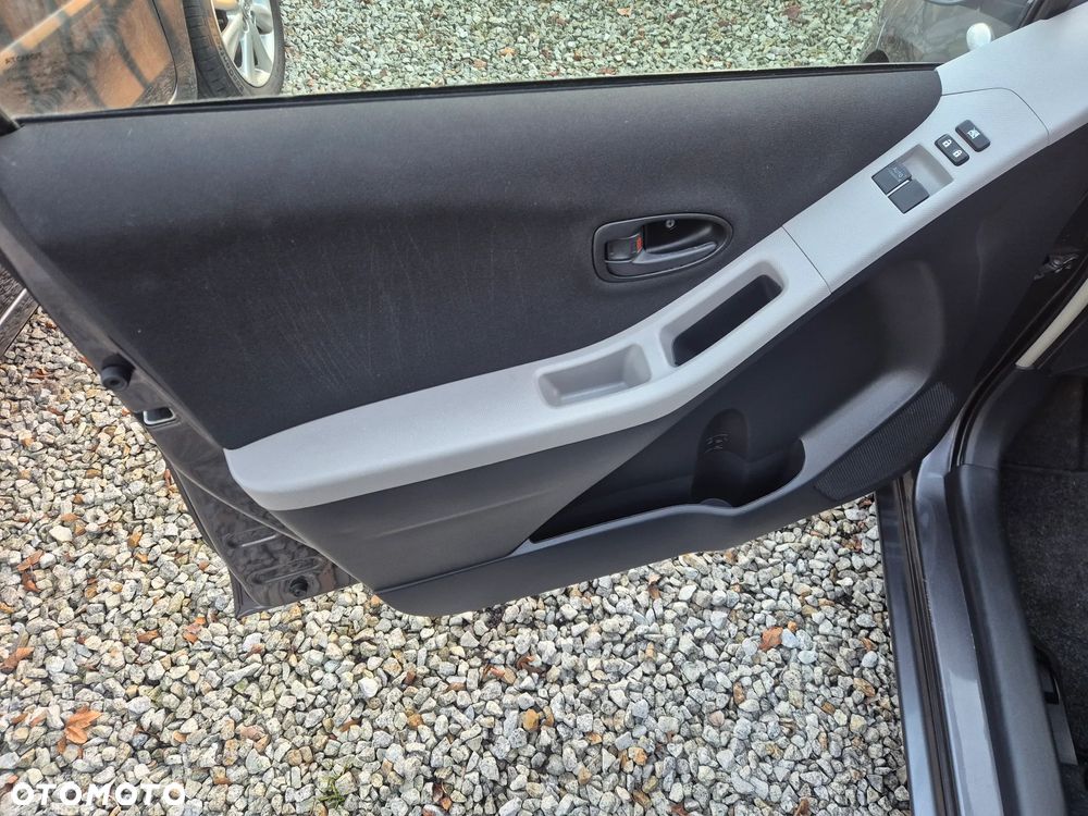 Toyota Yaris 1.33 VVT-i Executive - 11