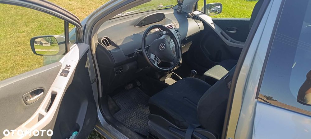 Toyota Yaris 1.4 D-4D Sol MM - 6