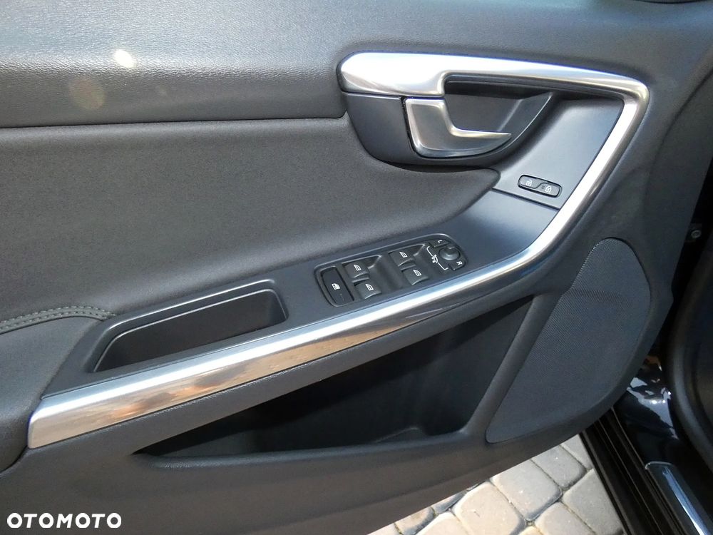 Volvo S60 D4 R-Design Summum - 8