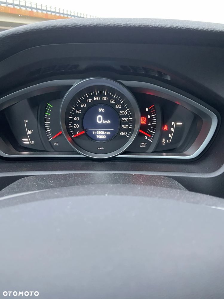 Volvo V40 Cross Country T3 Drive-E Momentum - 2