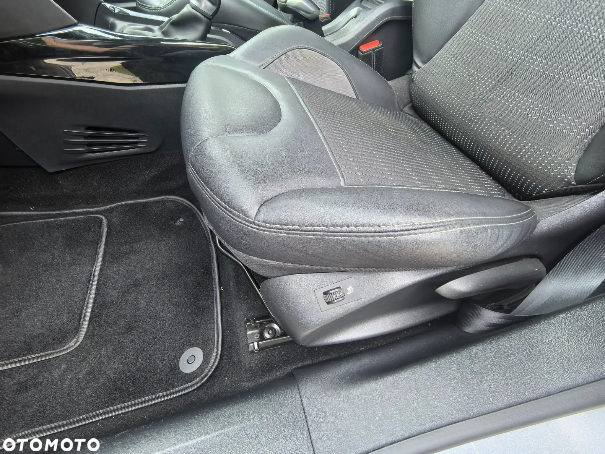Peugeot 2008 1.2 VTi Allure - 27
