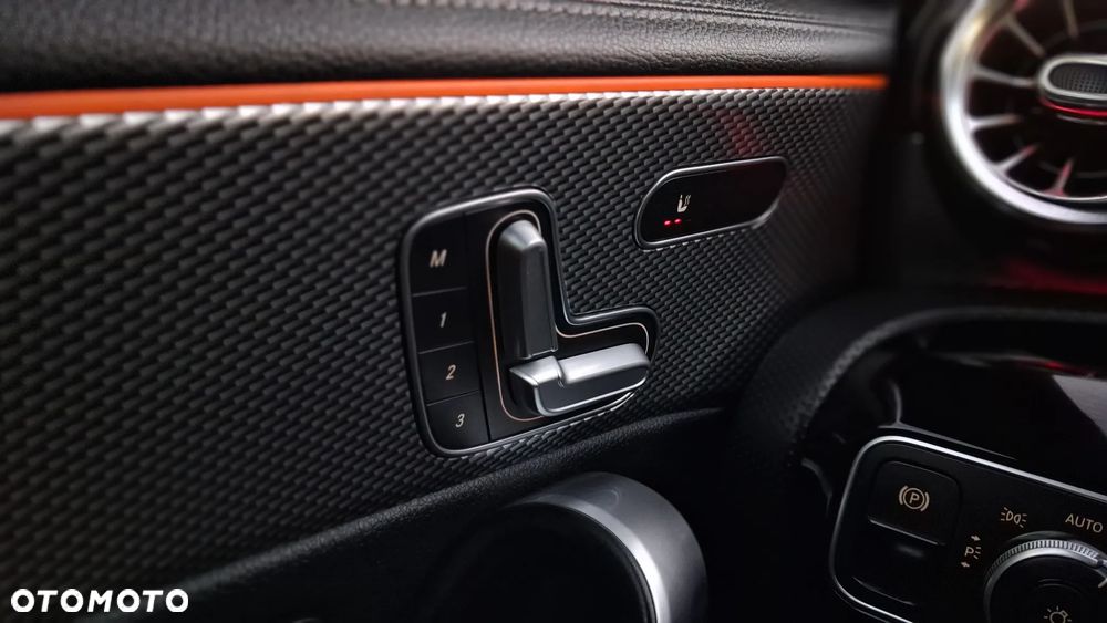 Mercedes-Benz CLA 180 7G-DCT Edition Progressive Line - 26