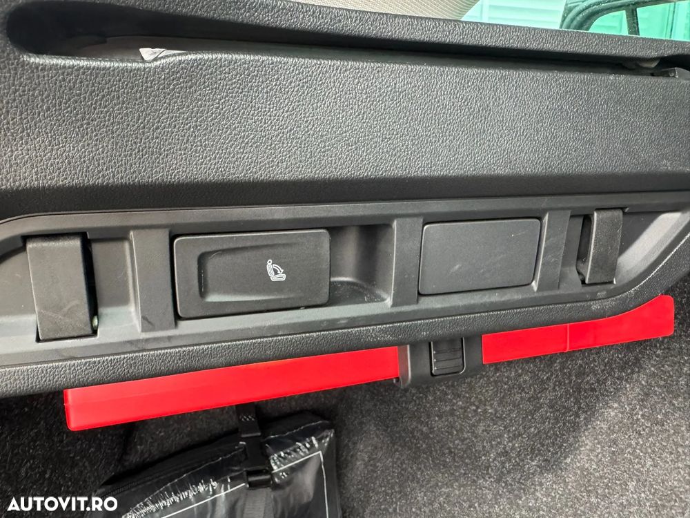 Skoda Octavia Combi 2.0 TDI DSG Style - 36