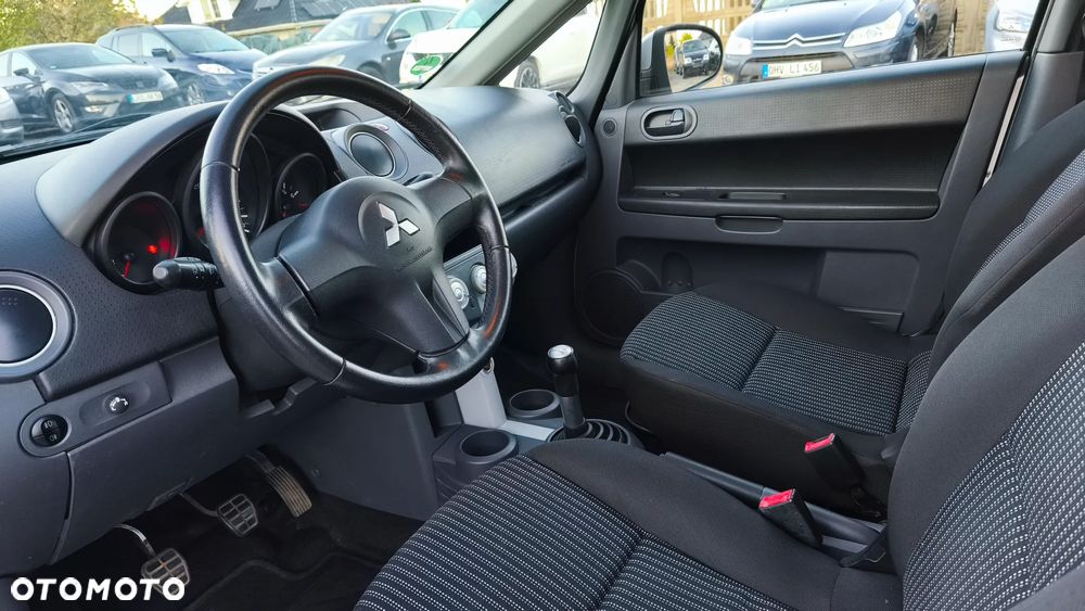 Mitsubishi Colt - 16
