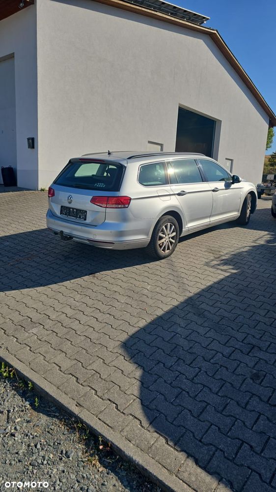 Volkswagen Passat 2.0 TDI SCR DSG Business - 4
