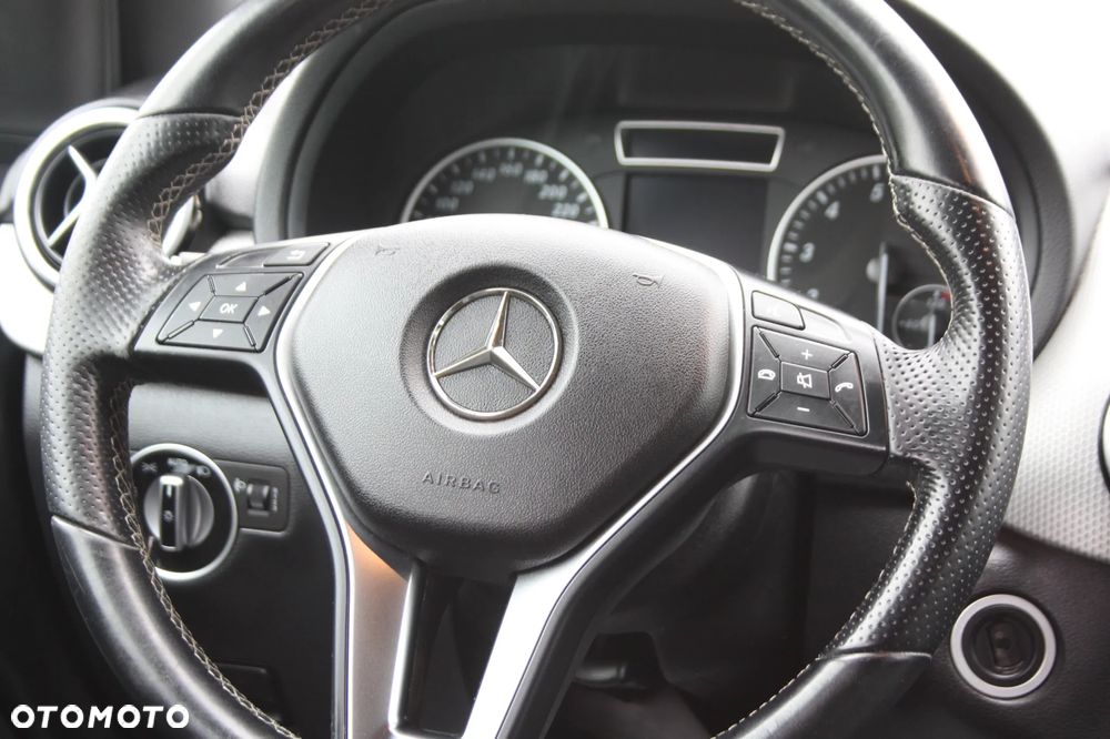 Mercedes-Benz Klasa B 180 Edition - 16