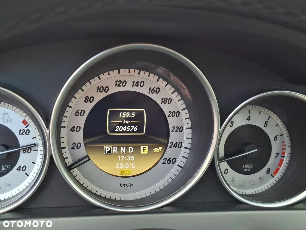 Mercedes-Benz Klasa C 180 CGI Automatik BlueEFFICIENCY Avantgarde - 26