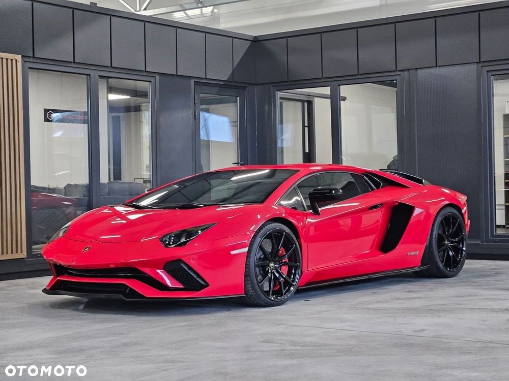 Lamborghini Aventador - 4