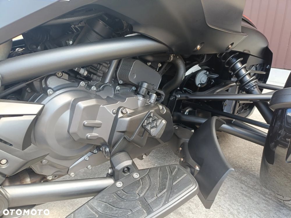 Can-Am Spyder - 32